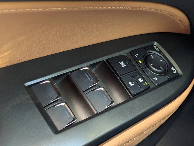 Used 2025 Lexus NX 250 FWD w/ Towing Package (2000 Lbs) image 15