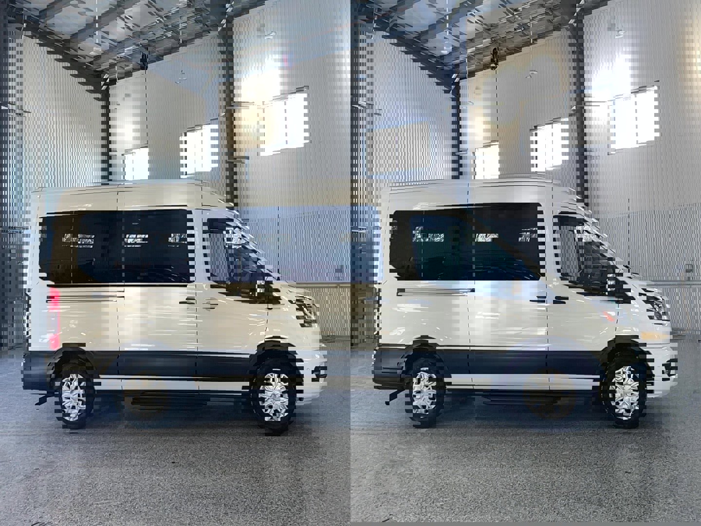 Used 2023 Ford Transit 350 XLT image 4