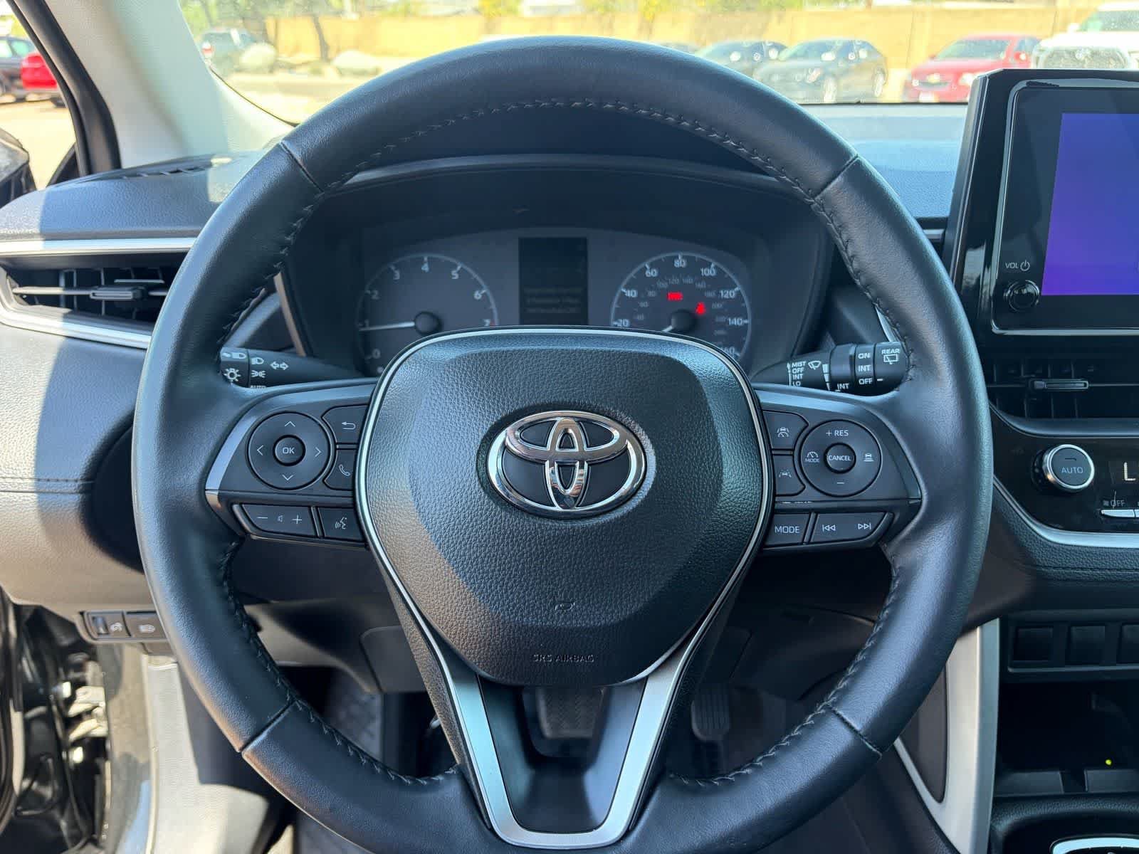 Used 2025 Toyota Corolla Cross LE FWD image 12