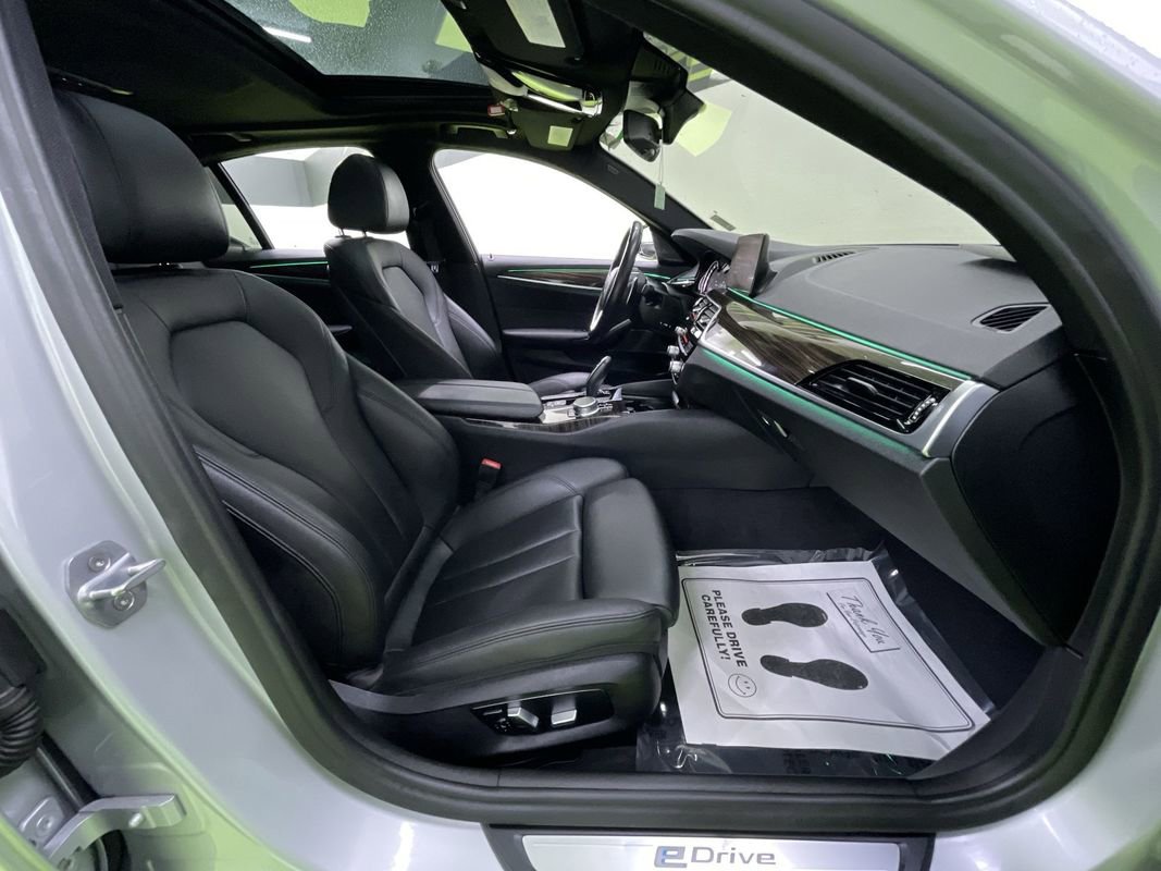 Used 2019 BMW 530e xDrive w/ Convenience Package image 30