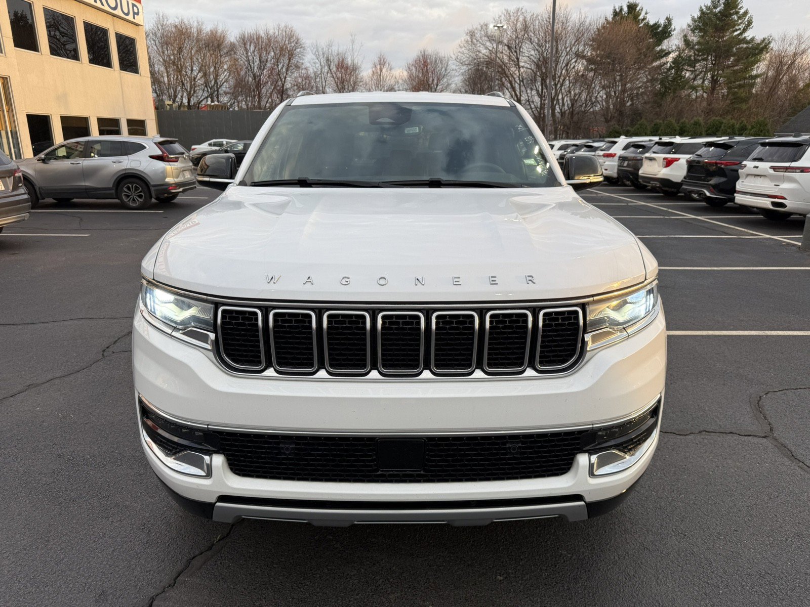 Used 2024 Jeep Wagoneer Series II w/ Flexible Seating Group RWD image 2