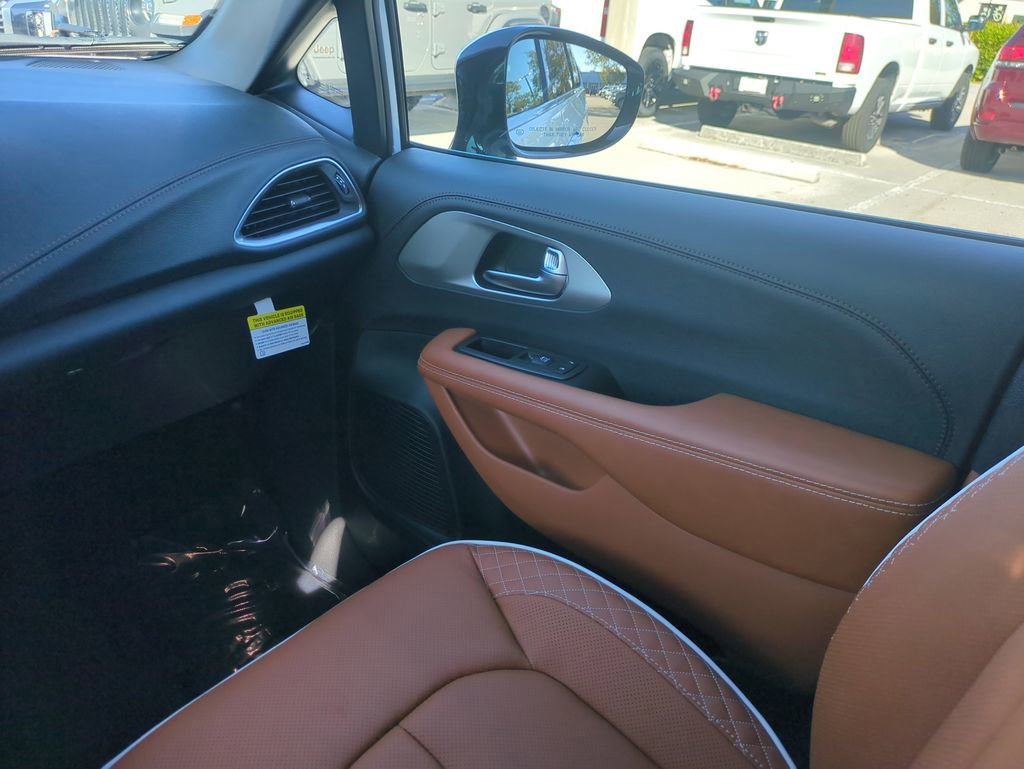 New 2026 Chrysler Pacifica Pinnacle AWD/4WD image 18
