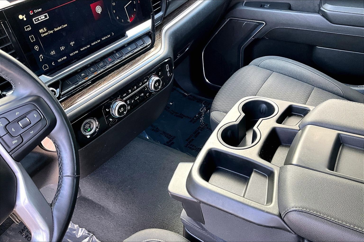 Used 2024 GMC Sierra 1500 SLE image 17