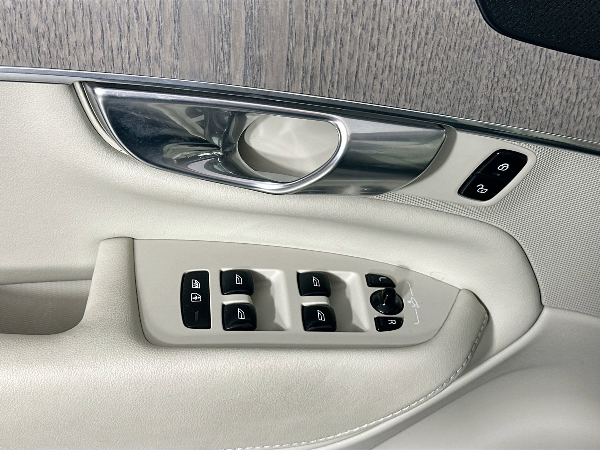 Certified 2022 Volvo XC90 T6 Inscription w/ Advanced Package image 18