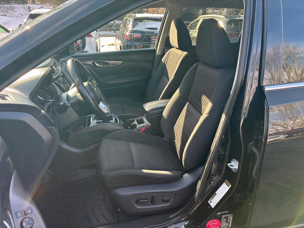 Used 2018 Nissan Rogue SV w/ Premium Package image 28