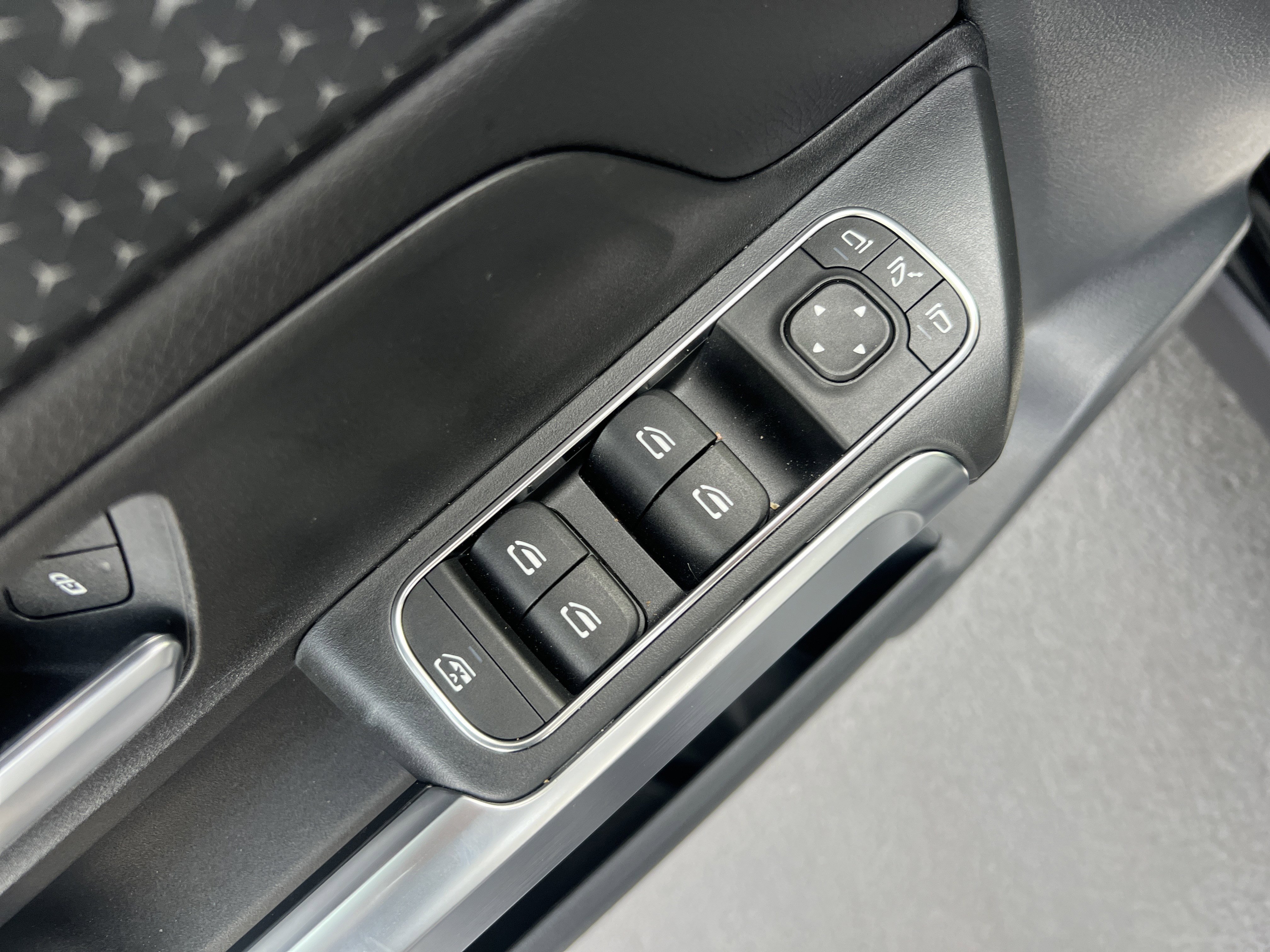 Certified 2025 Mercedes-Benz GLB 250 image 15