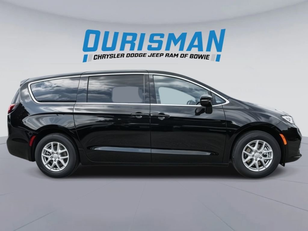 New 2025 Chrysler Pacifica Select FWD image 3