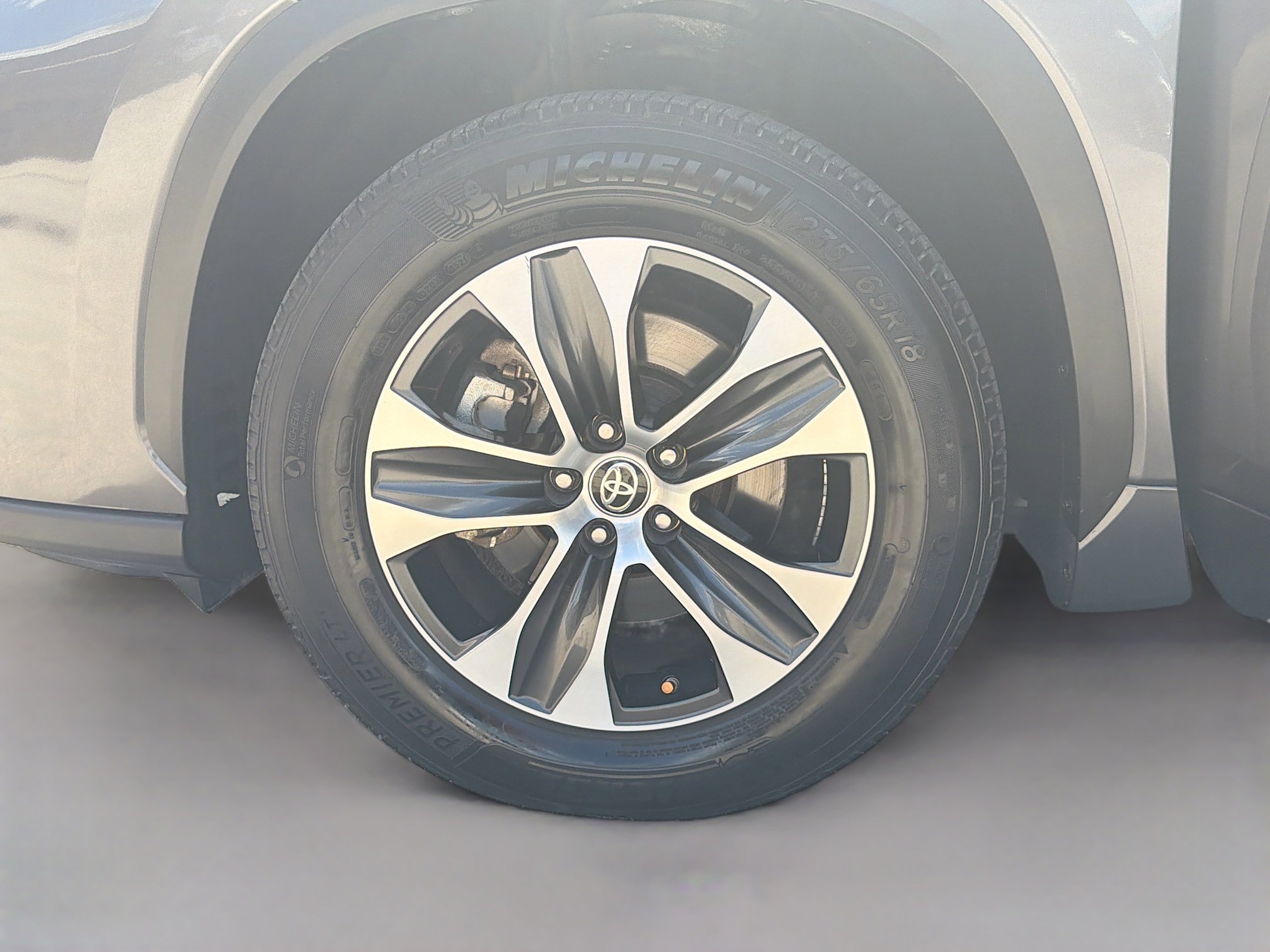 Used 2021 Toyota Highlander XLE FWD image 39