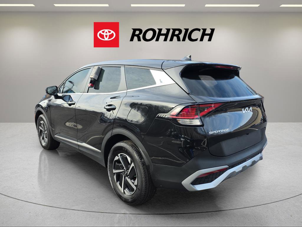 Used 2023 Kia Sportage LX image 3