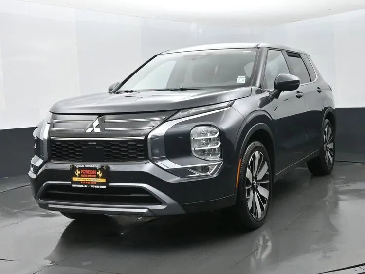Used 2025 Mitsubishi Outlander SE