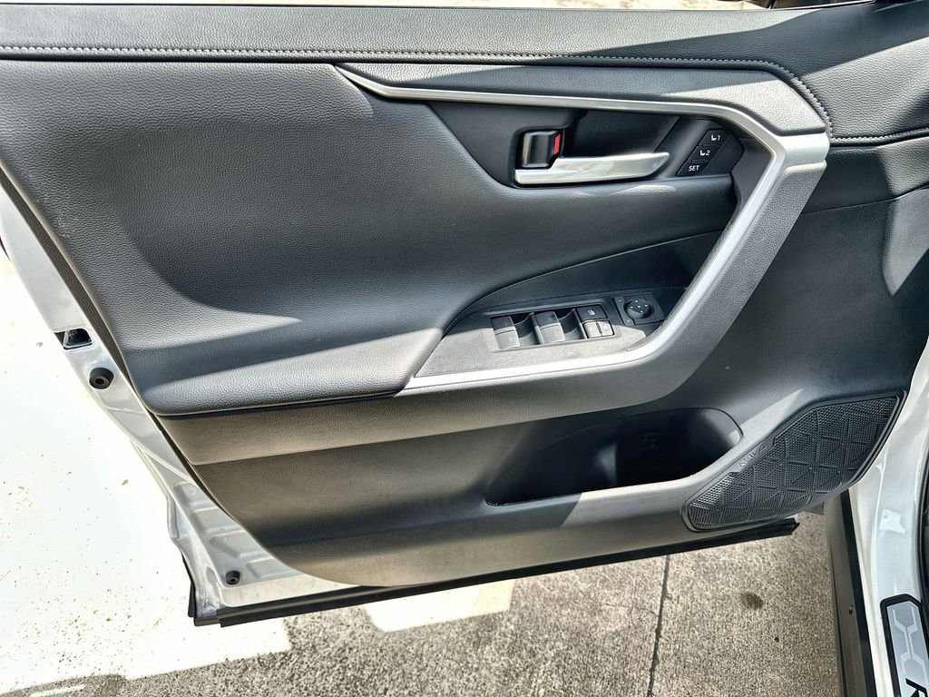 Used 2025 Toyota RAV4 Limited FWD image 21