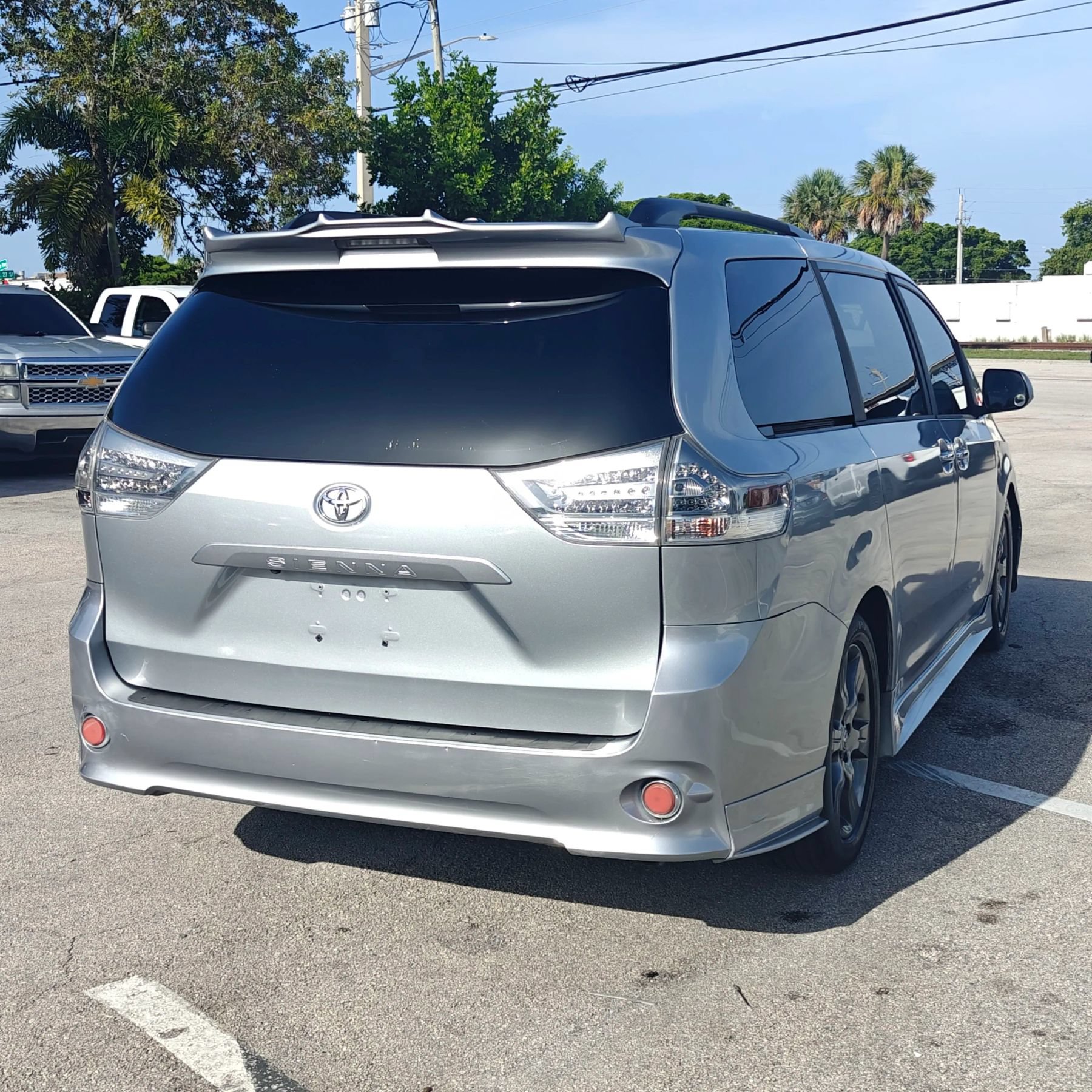 Used 2015 Toyota Sienna SE w/ SE Preferred Package FWD image 6