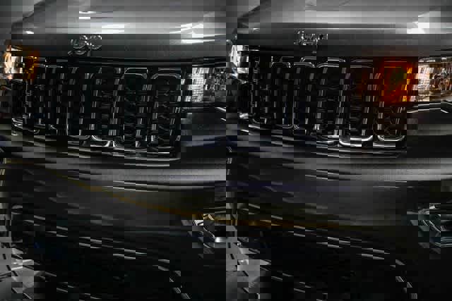 Used 2021 Jeep Grand Cherokee Limited image 8