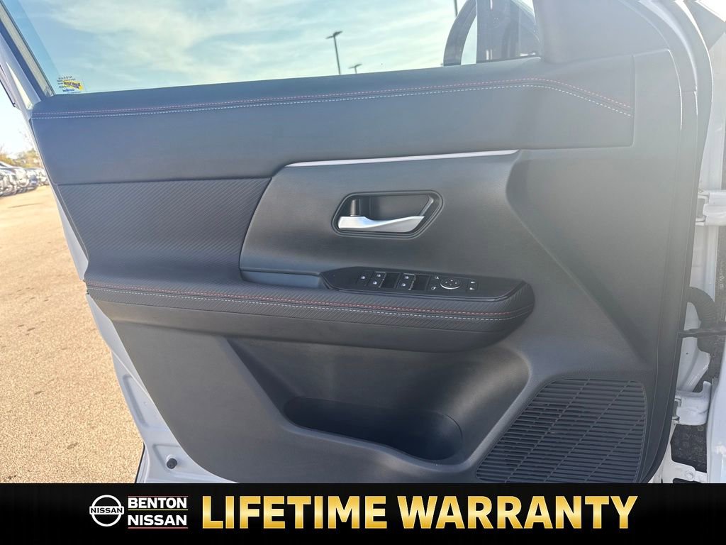 Used 2025 Nissan Kicks SR w/ SR Premium Package image 12