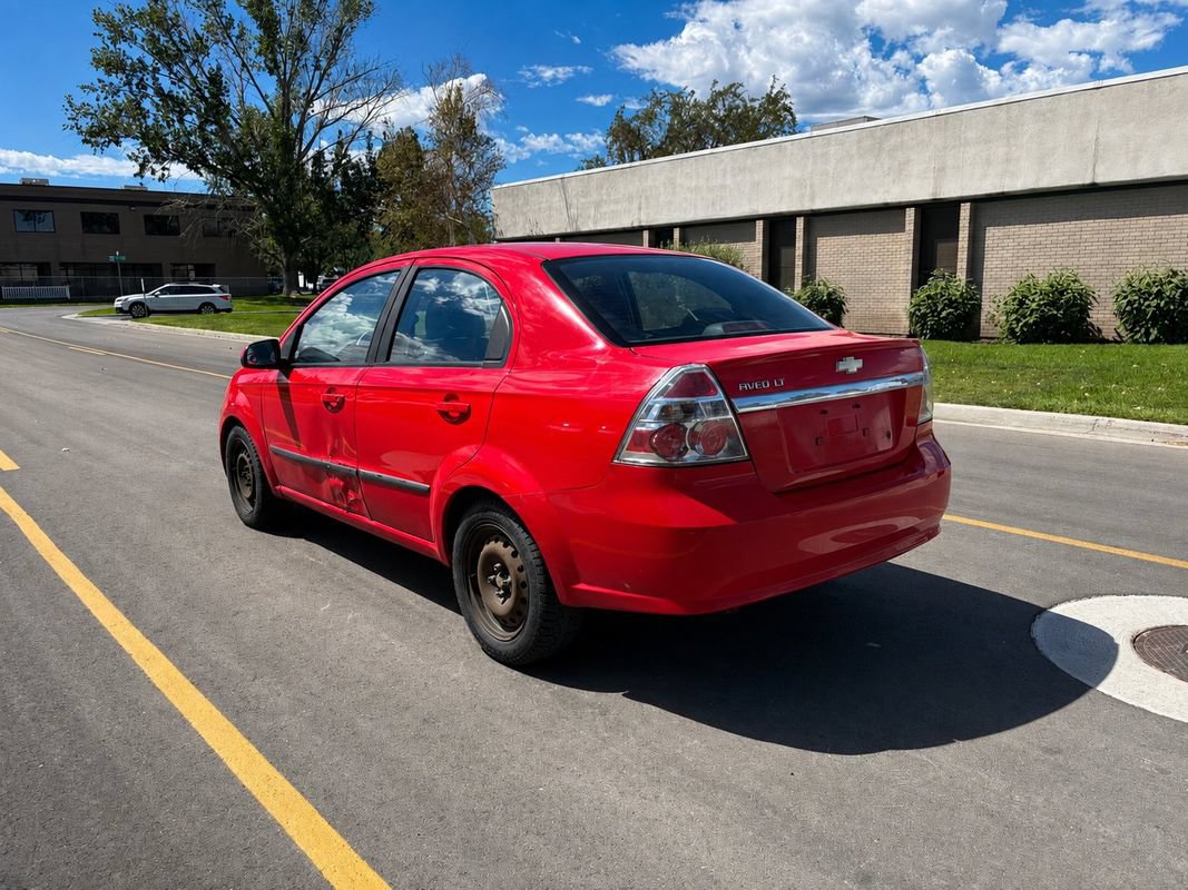 Used 2010 Chevrolet Aveo LT w/ LPO, Bodyside Molding Package FWD image 3