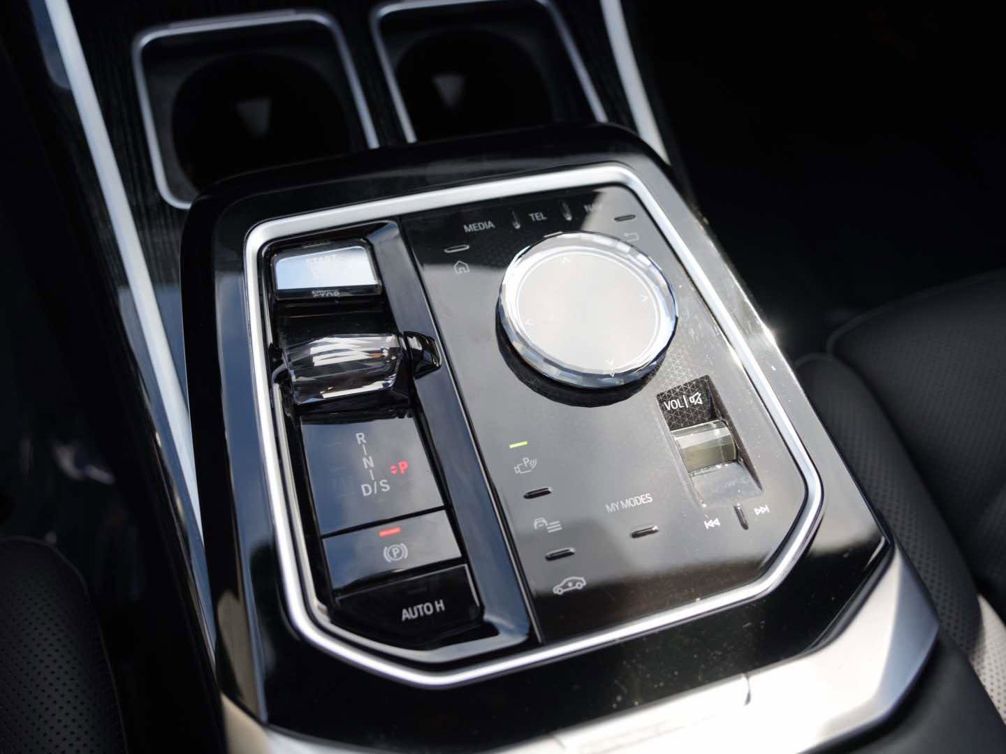 Certified 2023 BMW 740i 740i Sedan RWD w/ Parking Assistance Package image 23