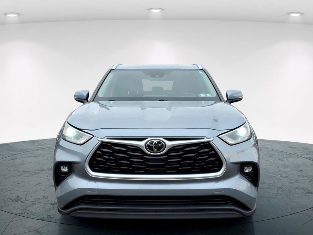 Used 2021 Toyota Highlander XLE image 6
