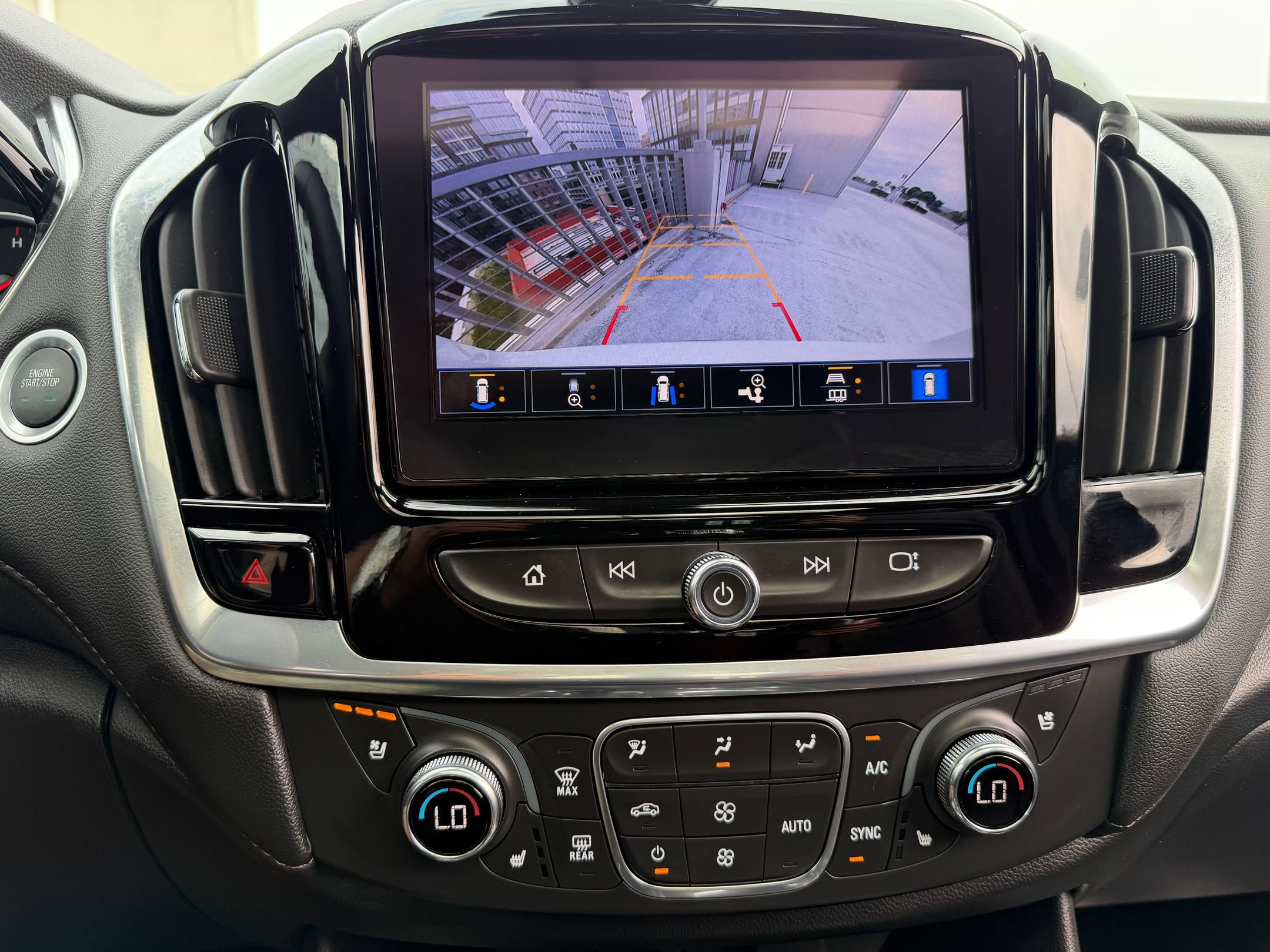 Used 2023 Chevrolet Traverse High Country AWD/4WD image 19