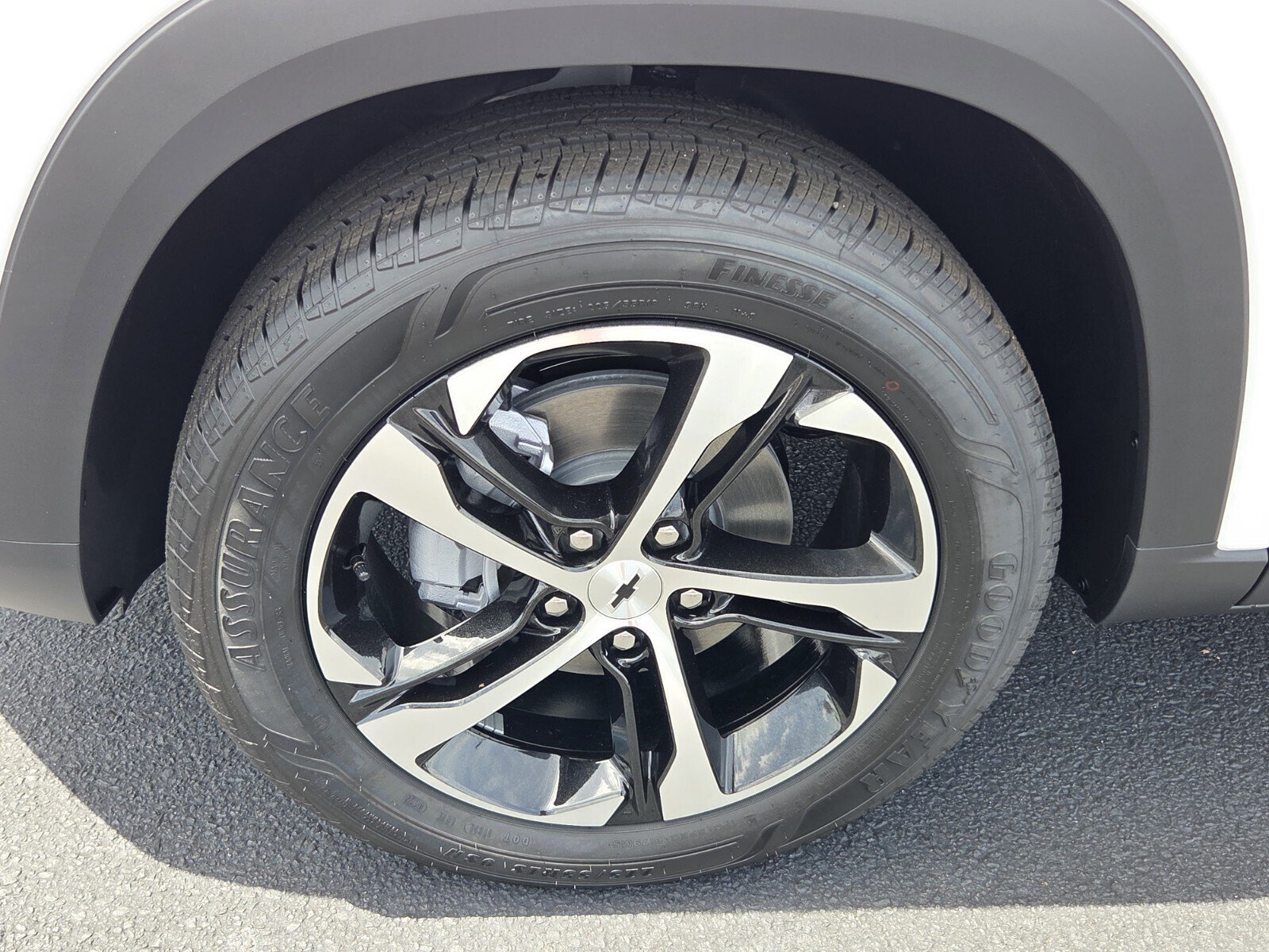 New 2026 Chevrolet Trax RS w/ Driver Confidence Package FWD image 4
