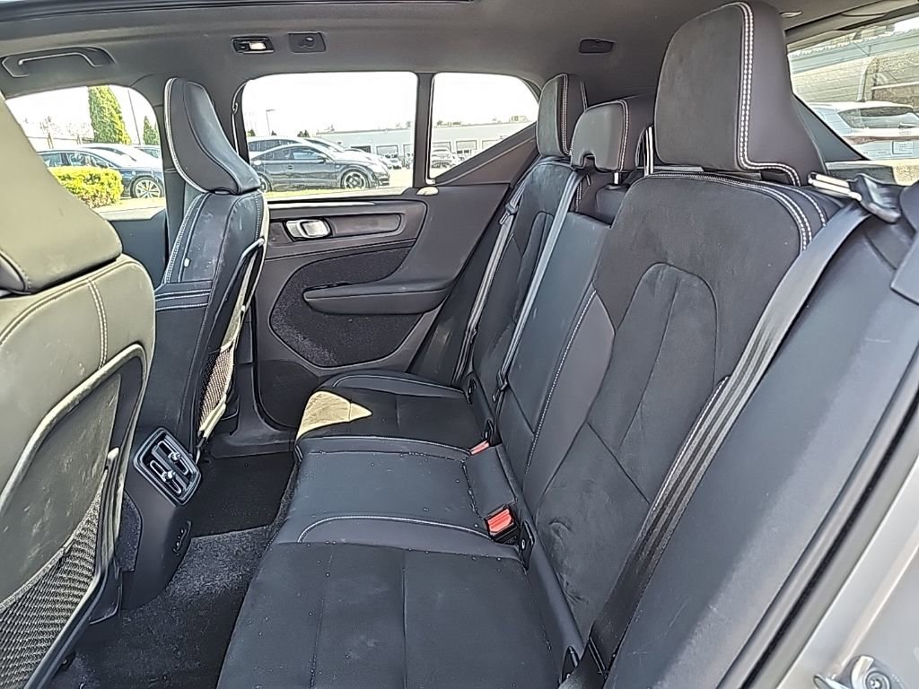 Used 2023 Volvo XC40 Recharge Plus image 11