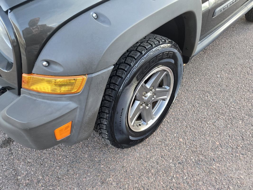 Used 2005 Jeep Liberty Renegade image 4