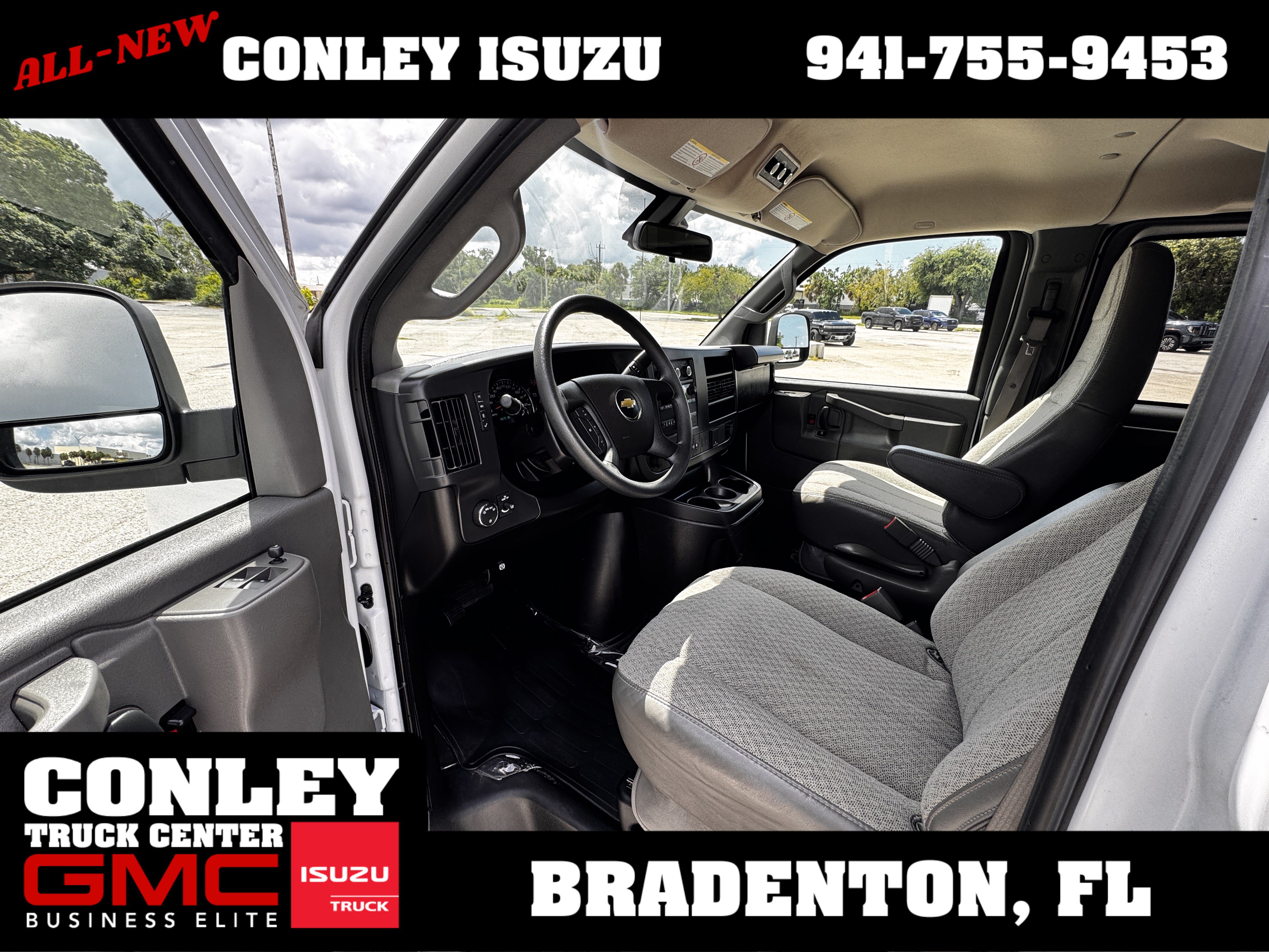 Used 2025 Chevrolet Express 3500 LT w/ LT Preferred Equipment Group RWD image 8