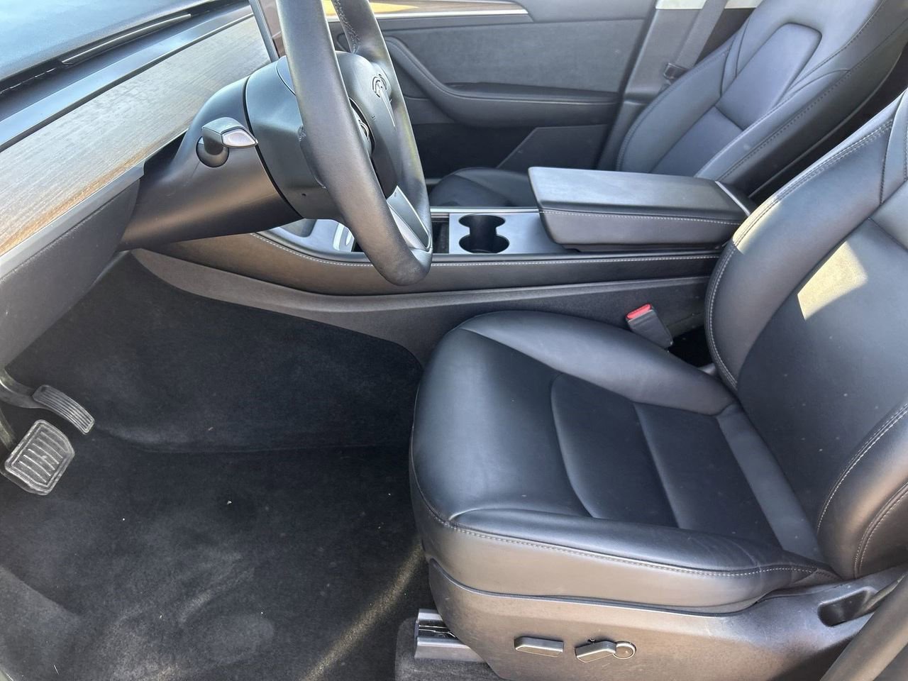 Used 2024 Tesla Model Y Long Range RWD image 16