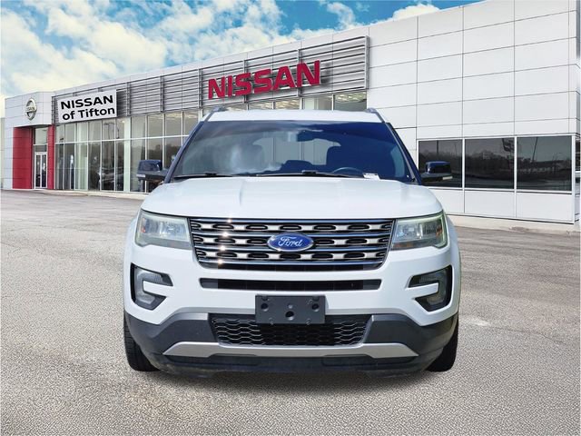 Used 2017 Ford Explorer XLT image 2