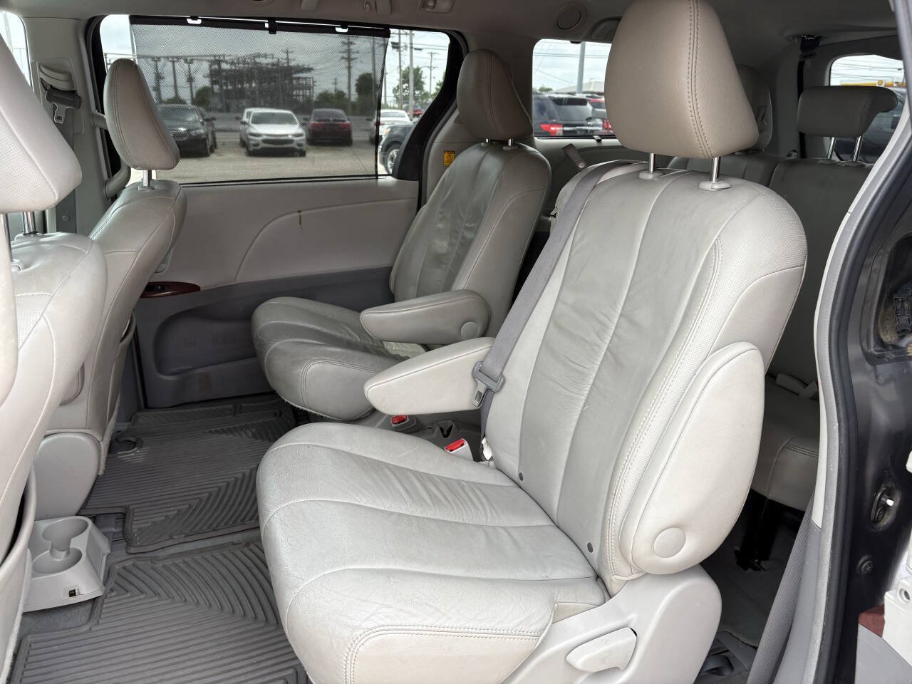 Used 2011 Toyota Sienna XLE w/ Entertainment Pkg FWD image 20