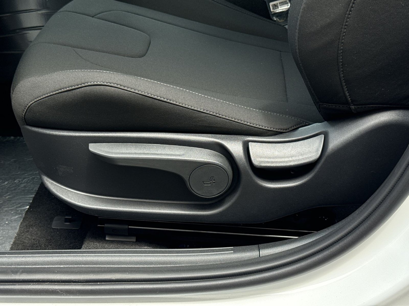 New 2026 Hyundai Elantra Sport FWD image 14