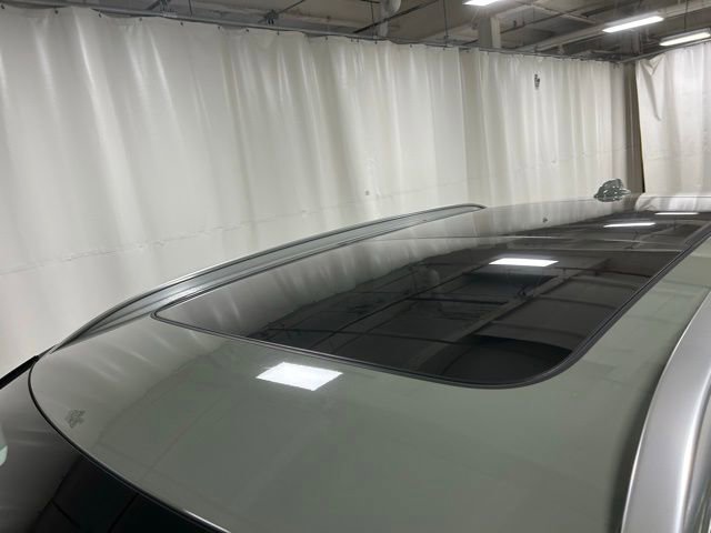 Used 2025 Volvo XC40 B5 Plus image 5