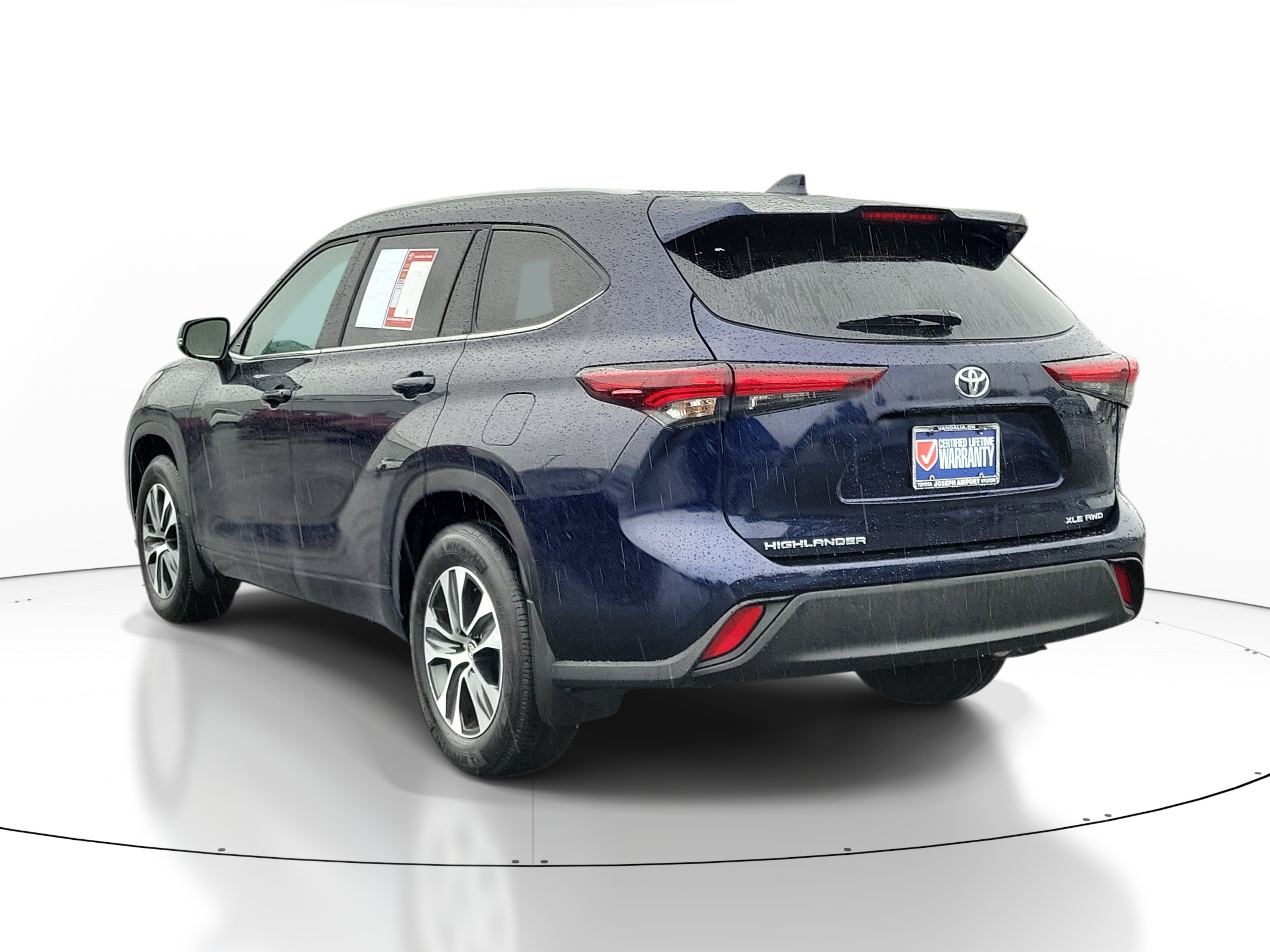Used 2026 Toyota Highlander XLE AWD/4WD image 3