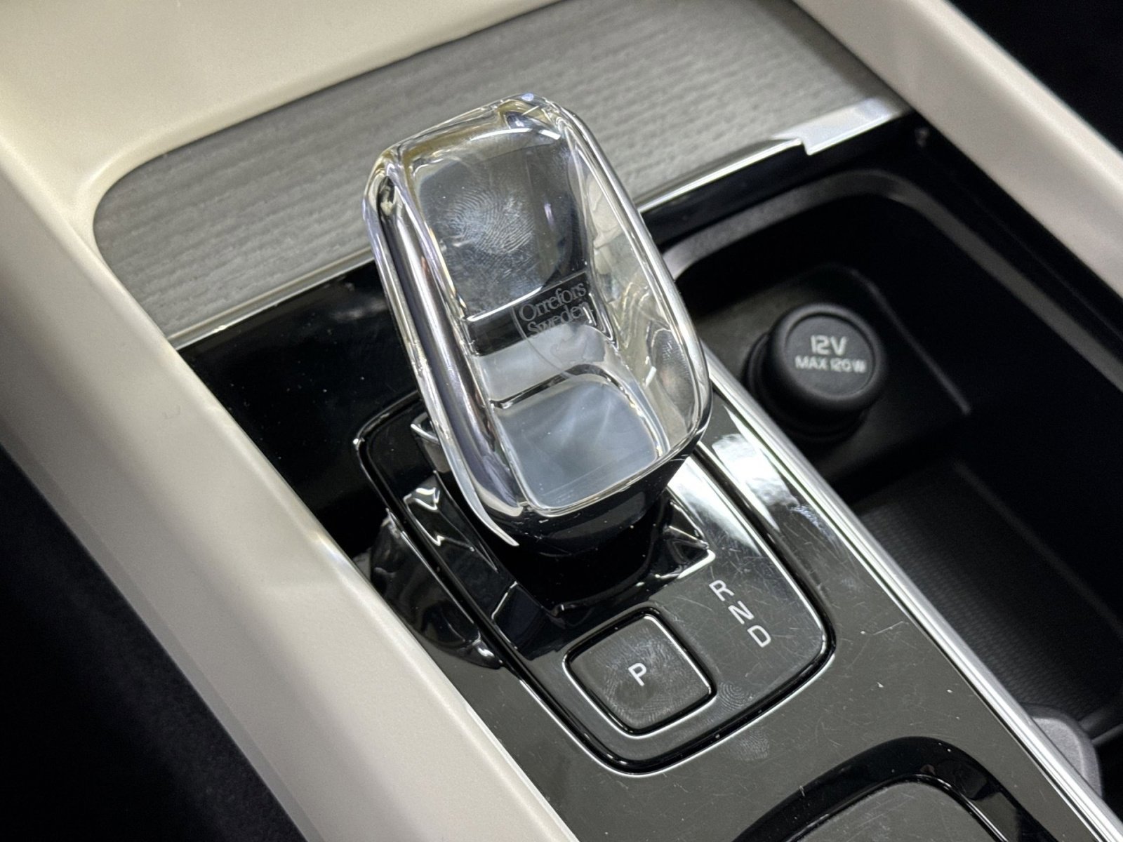 Used 2023 Volvo XC60 B6 Ultimate w/ Protection Package Premier image 26