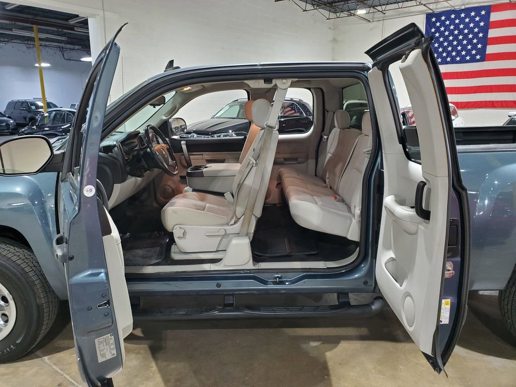 Used 2011 Chevrolet Silverado 1500 LT image 26