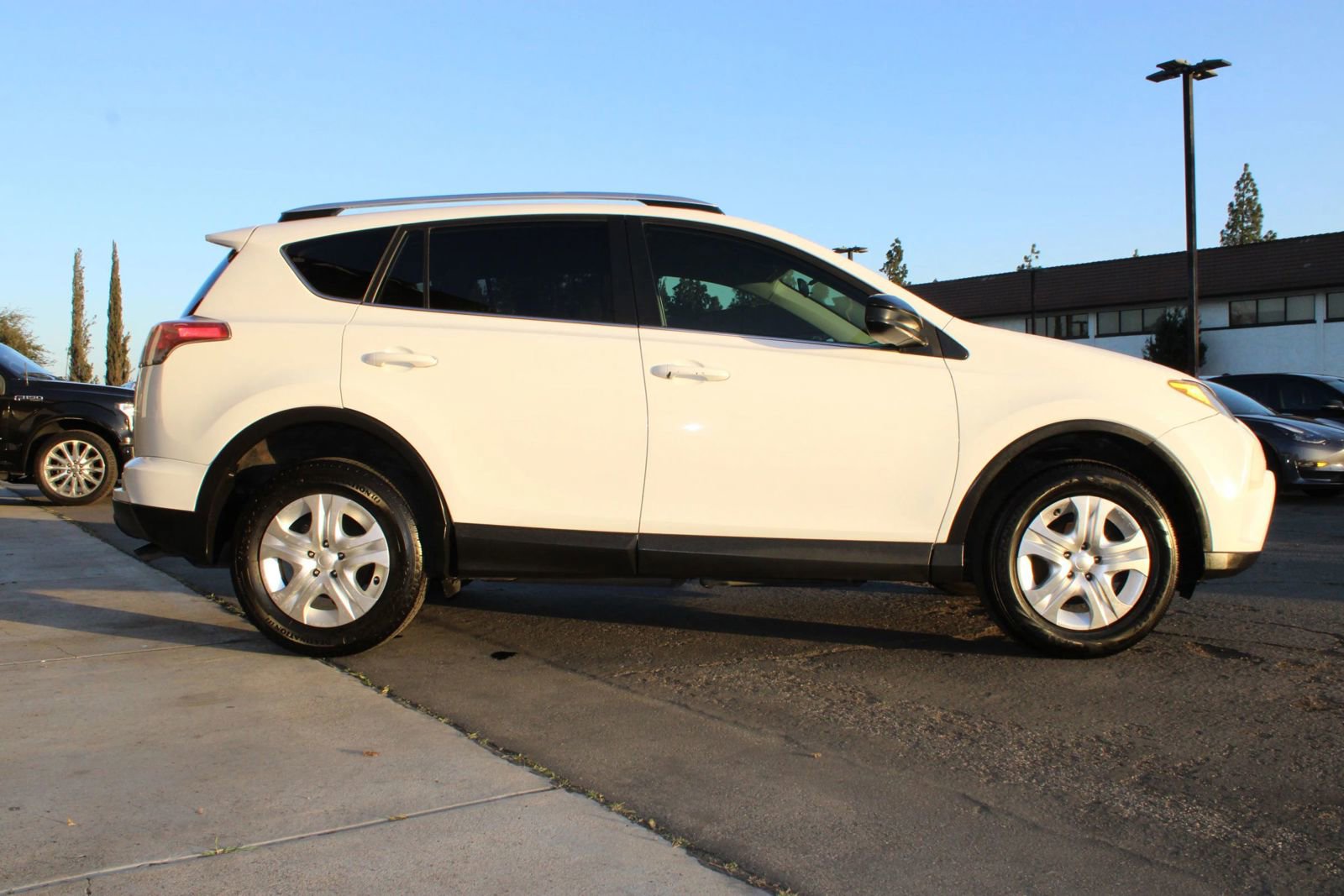 Used 2016 Toyota RAV4 LE image 29