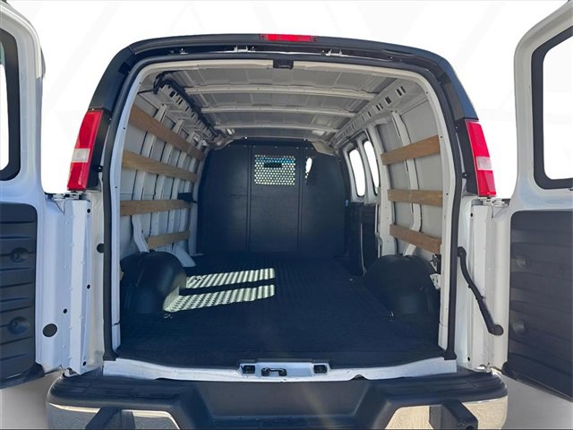 Used 2022 GMC Savana 2500 w/ Driver Convenience Package image 8