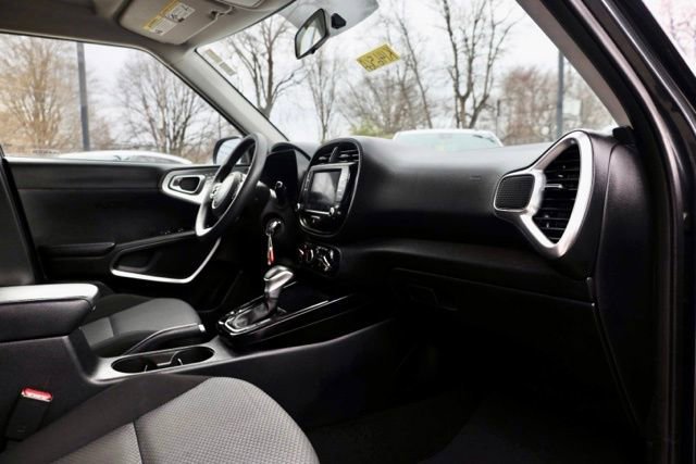 Used 2022 Kia Soul LX image 35