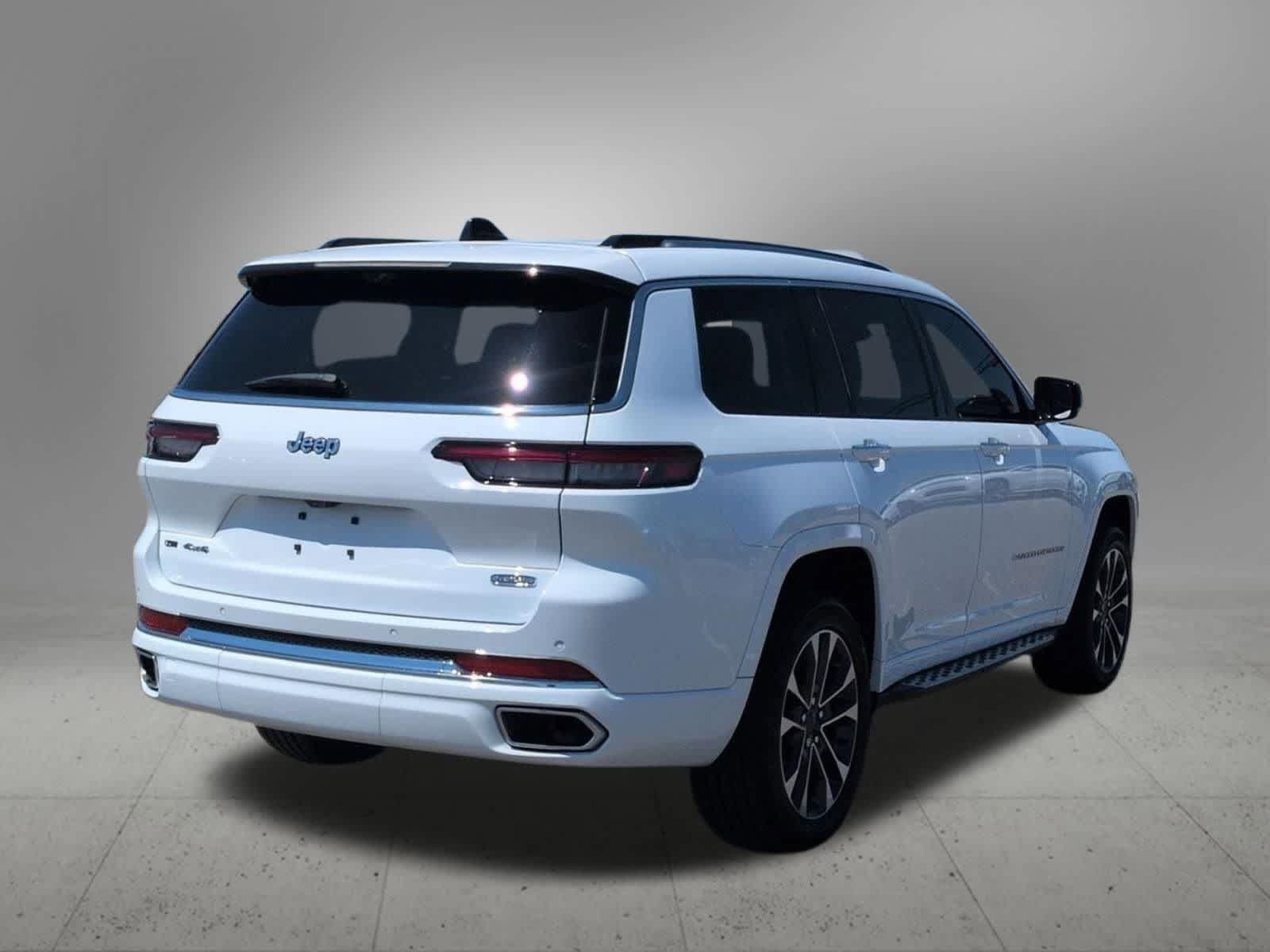 Used 2023 Jeep Grand Cherokee L Overland w/ Luxury Tech Group IV AWD/4WD image 6
