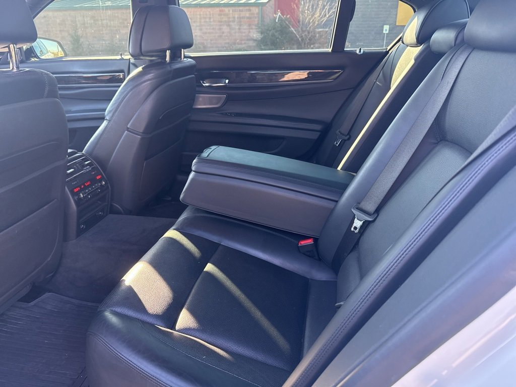 Used 2015 BMW 750Li xDrive image 9