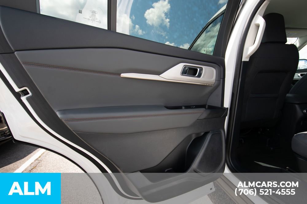 Used 2025 Ford Explorer Active image 28