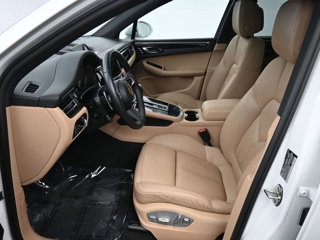 Certified 2022 Porsche Macan AWD/4WD image 10