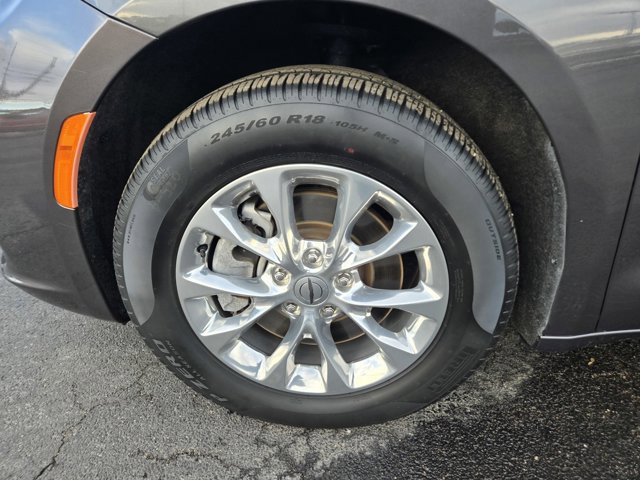 Used 2022 Chrysler Pacifica Touring-L image 53