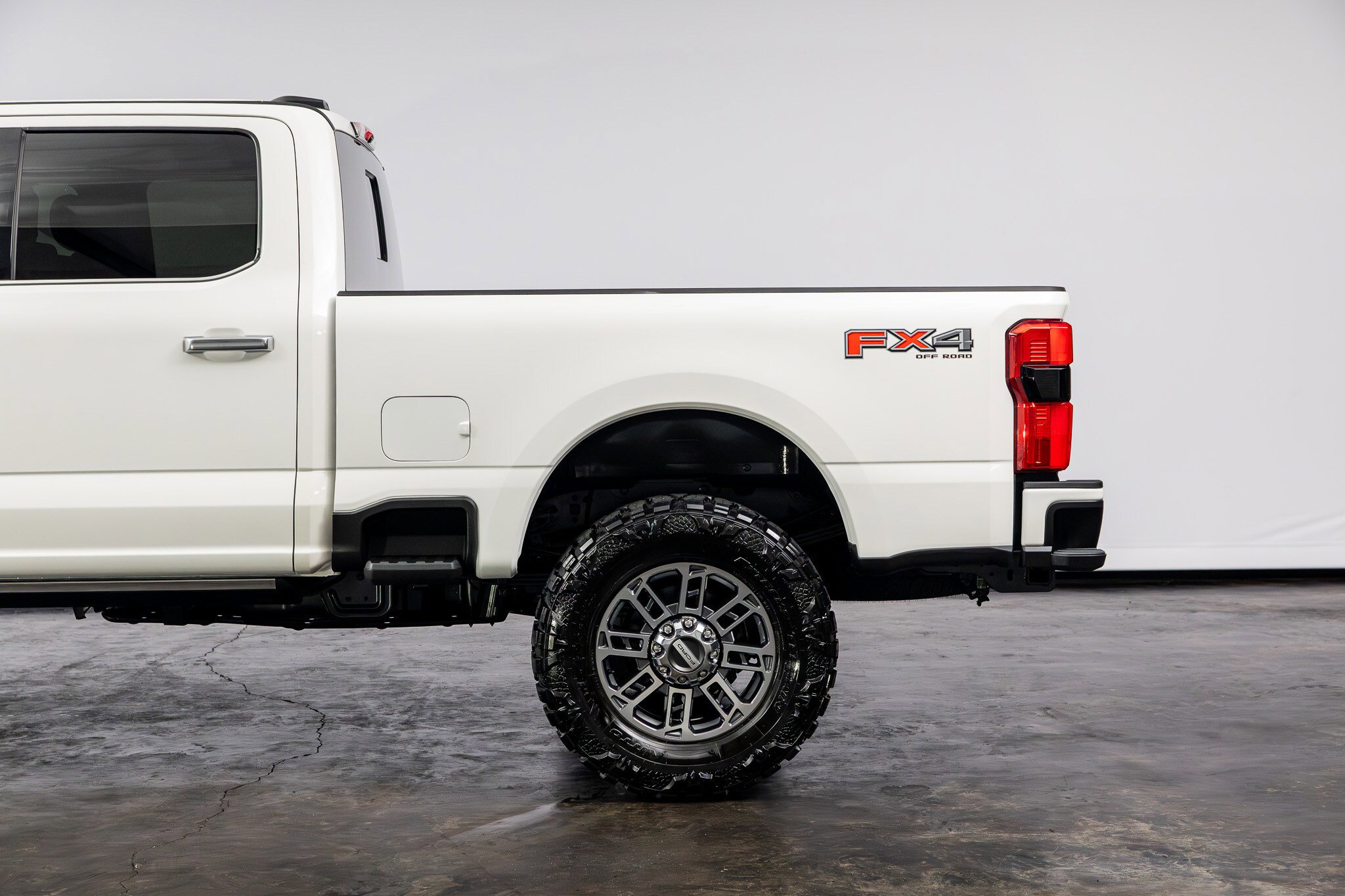 Used 2024 Ford F250 Limited w/ FX4 Off-Road Package AWD/4WD image 15