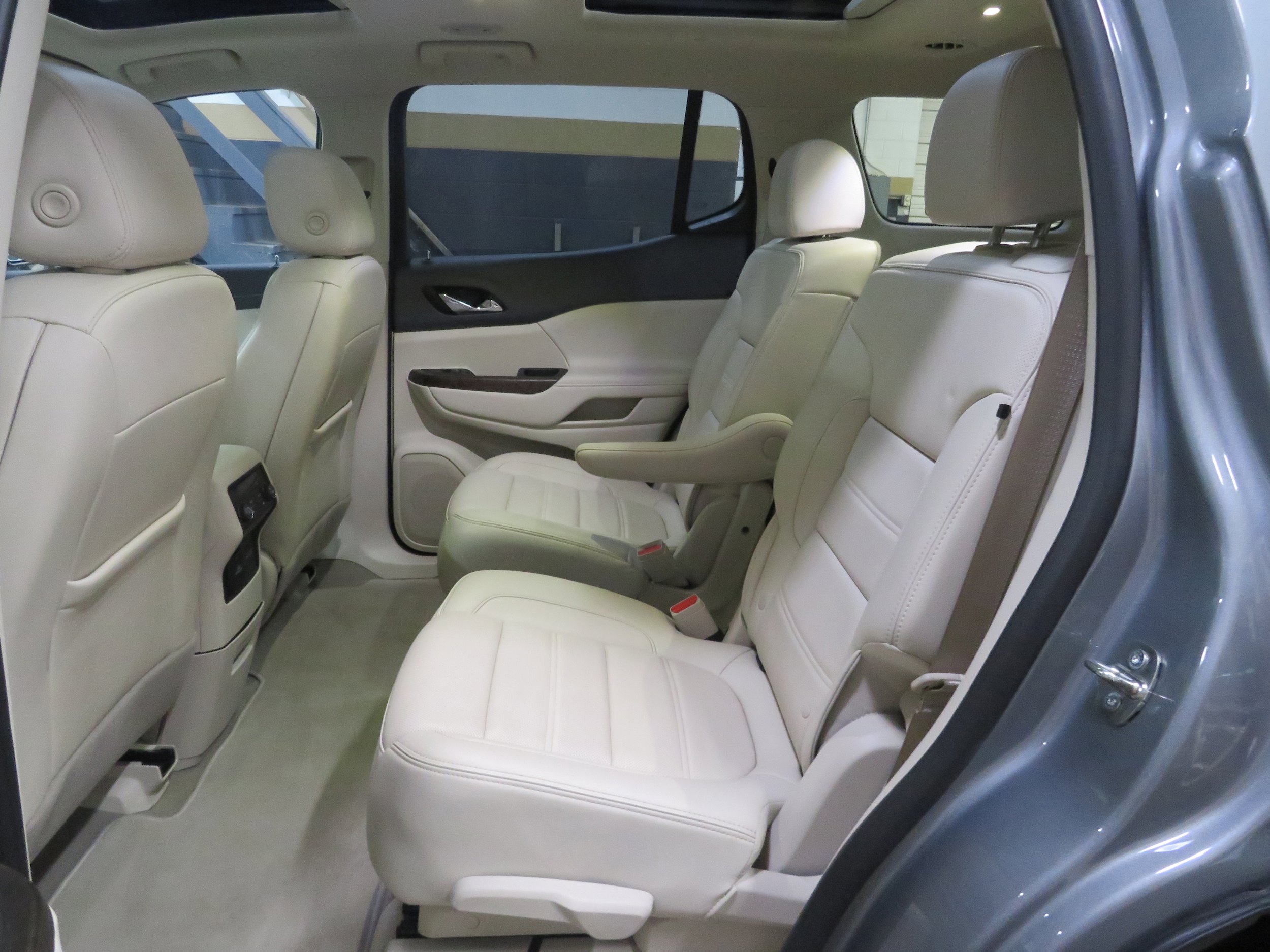 Used 2023 GMC Acadia Denali w/ Denali Ultimate Package image 10