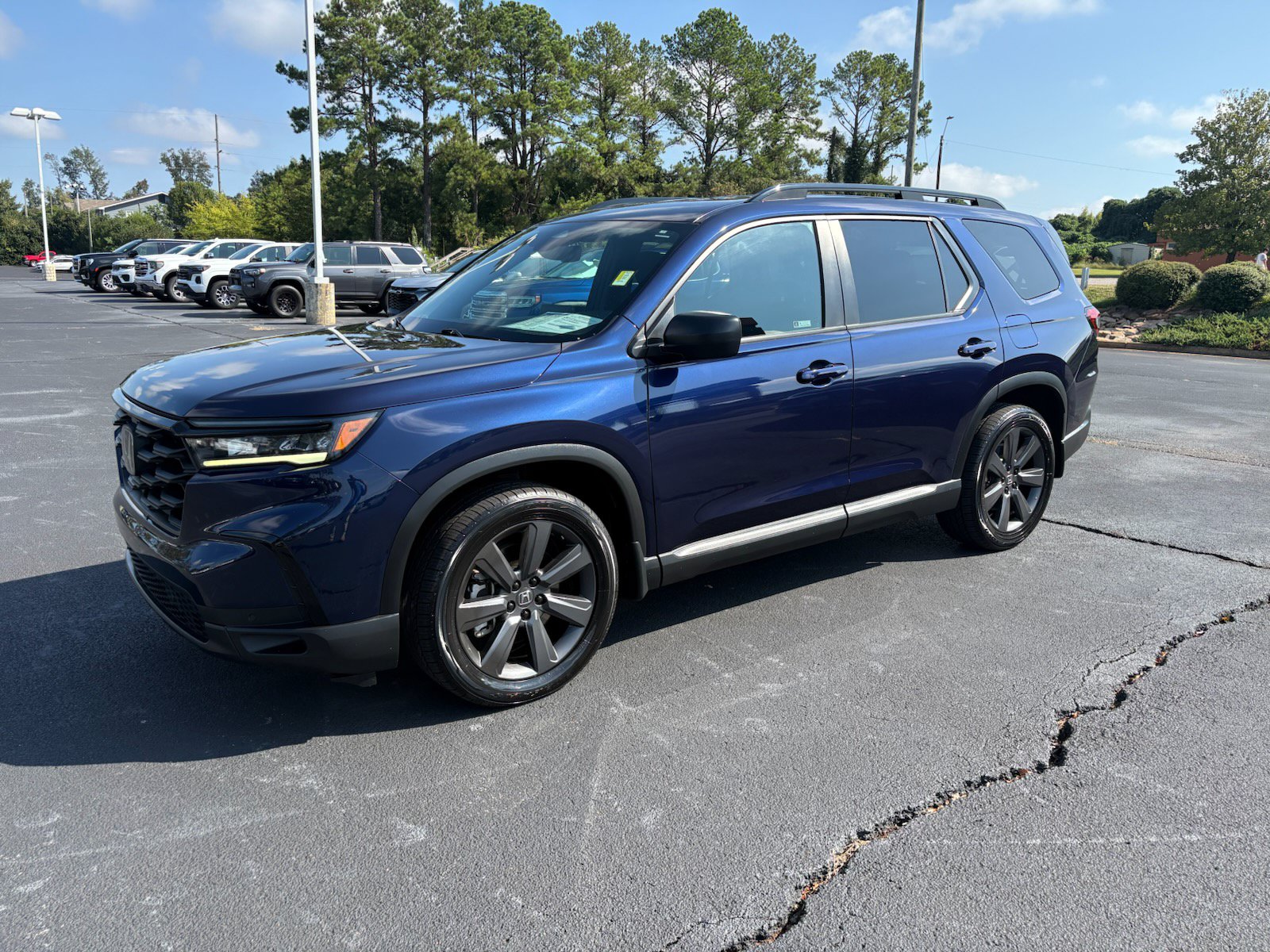 Used 2023 Honda Pilot Sport image 1