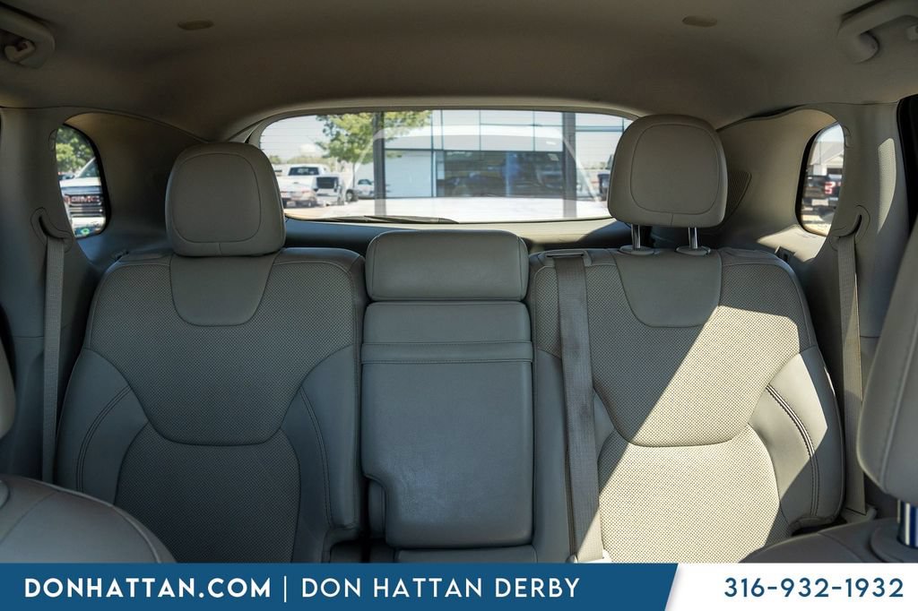 Used 2019 Jeep Cherokee Limited w/ Luxury Group FWD image 19