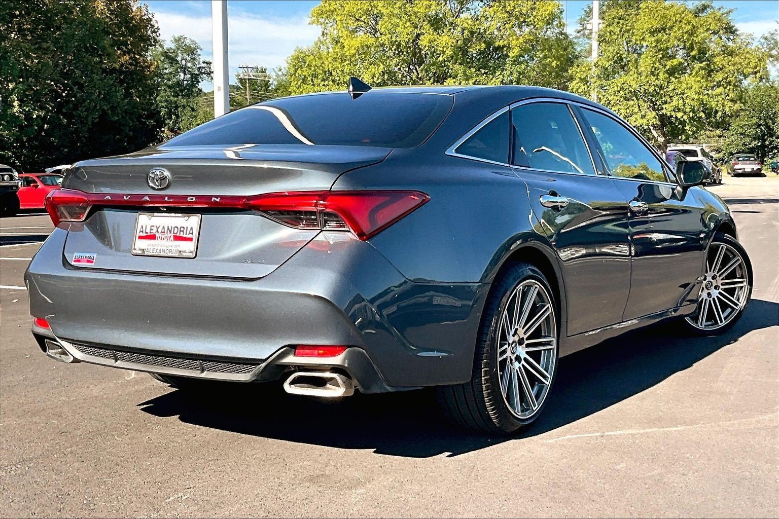 Used 2019 Toyota Avalon XLE w/ Moonroof Package FWD image 12