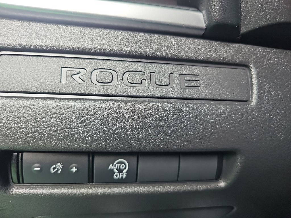 Used 2024 Nissan Rogue S AWD/4WD image 19