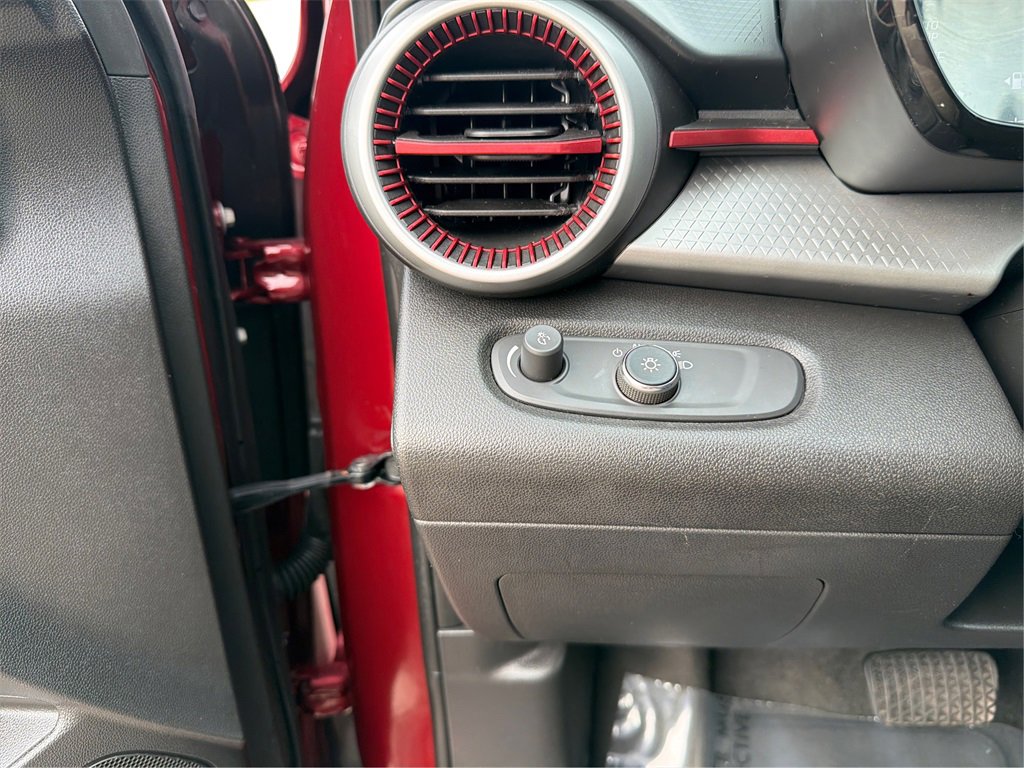 Used 2024 Chevrolet Trax RS w/ Driver Confidence Package image 18