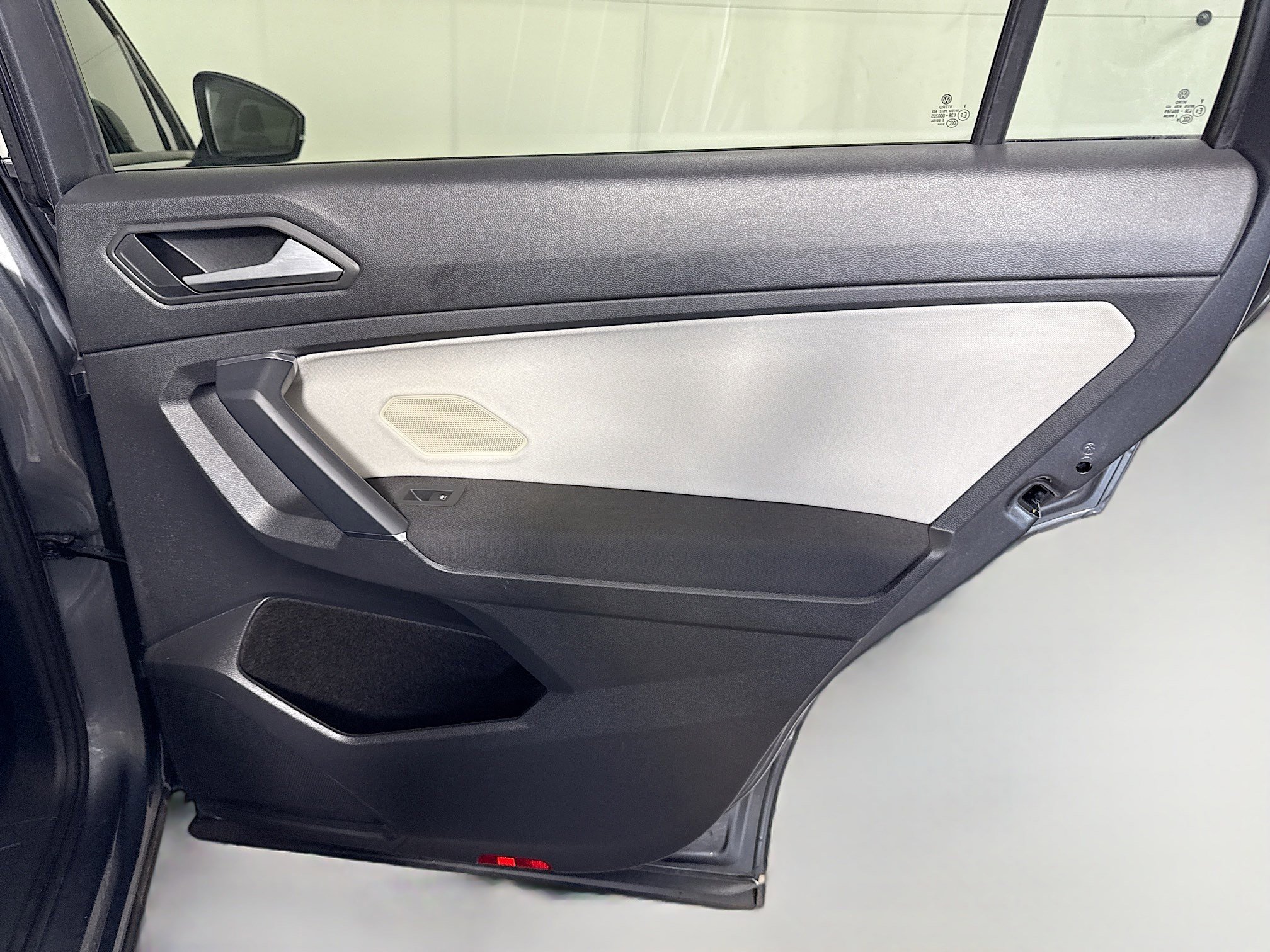 Used 2020 Volkswagen Tiguan S image 27